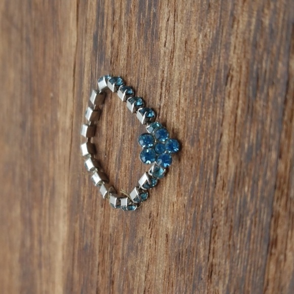 Dainty crystal blue ring size 10 R272 - Picture 1 of 3